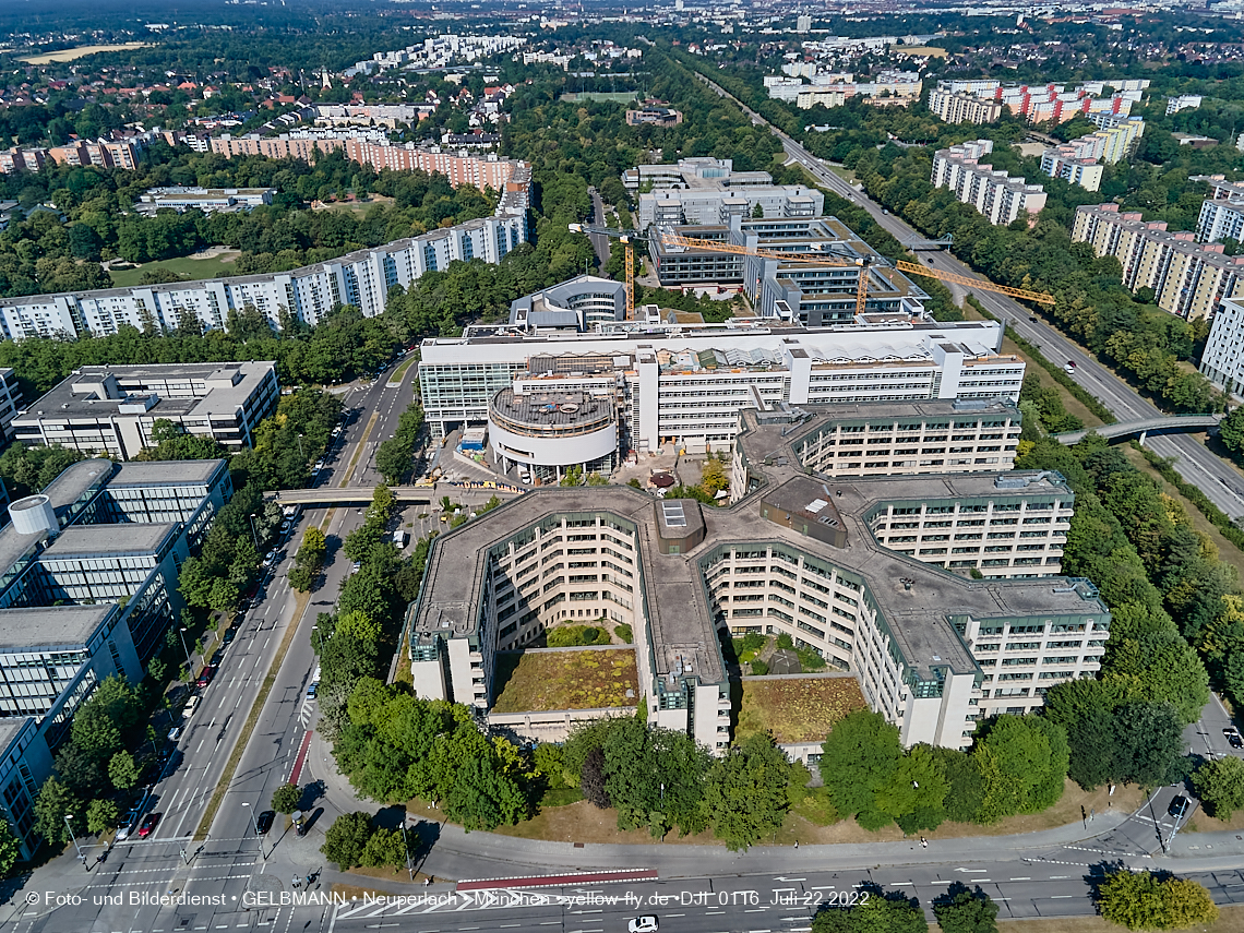 22.07.2022 - ehemaliges Alliant-Versicherungsgebäude und Wohnring in Neuperlach